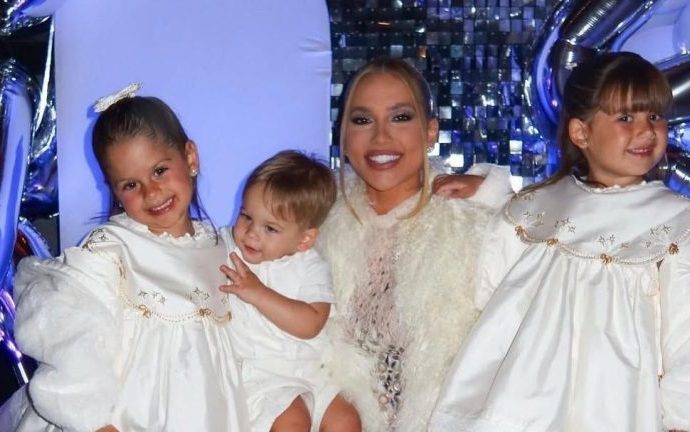 VIRGINIA FONSECA E SEUS FILHOS BRILHAM NO ENSAIO