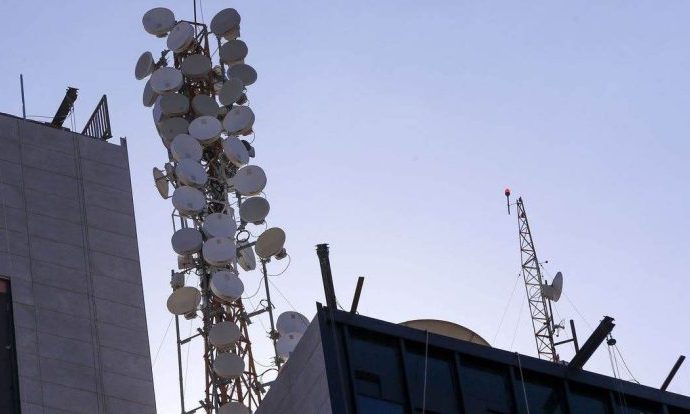 AT&T: LUCRO POR AÇÃO SUPERA EXPECTATIVAS NO 4º TRI