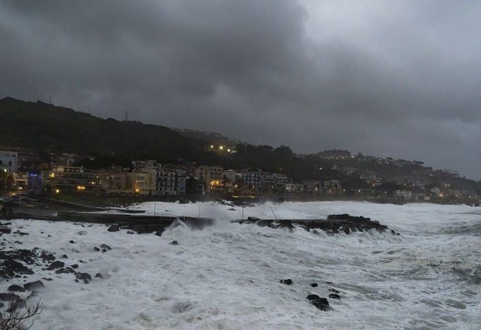 ESTADO DE EMERGÊNCIA NA ITÁLIA: TEMPESTADES DEVASTAM REGIÕES DO SUL