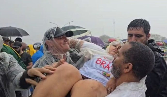 RAIO ATINGE MANIFESTAÇÃO E DEIXA FERIDOS EM BRASÍLIA