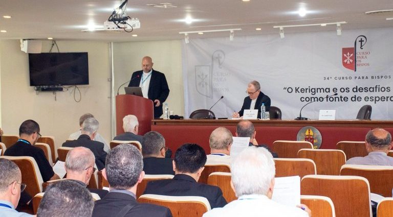 CURSO PARA BISPOS: TRANSMISSÃO DA FÉ EM FOCO
