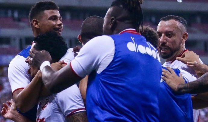 NÁUTICO Goleia Santa Cruz e Mantém 100% no Pernambucano