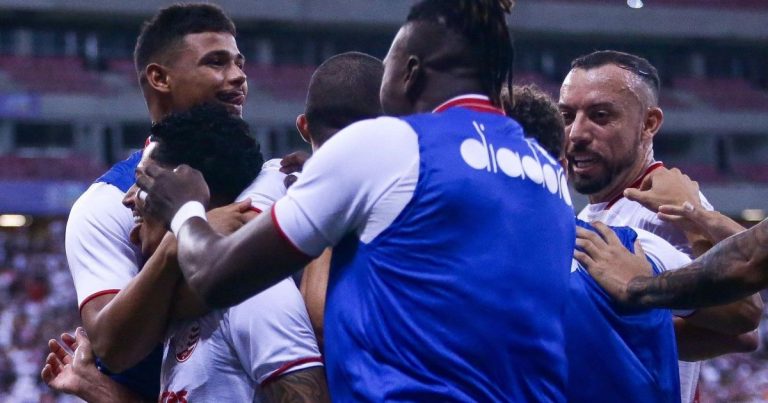 NÁUTICO Goleia Santa Cruz e Mantém 100% no Pernambucano