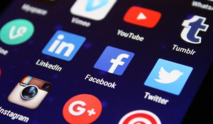 PROIBIÇÃO DE REDES SOCIAIS PARA MENORES DE 15 ANOS