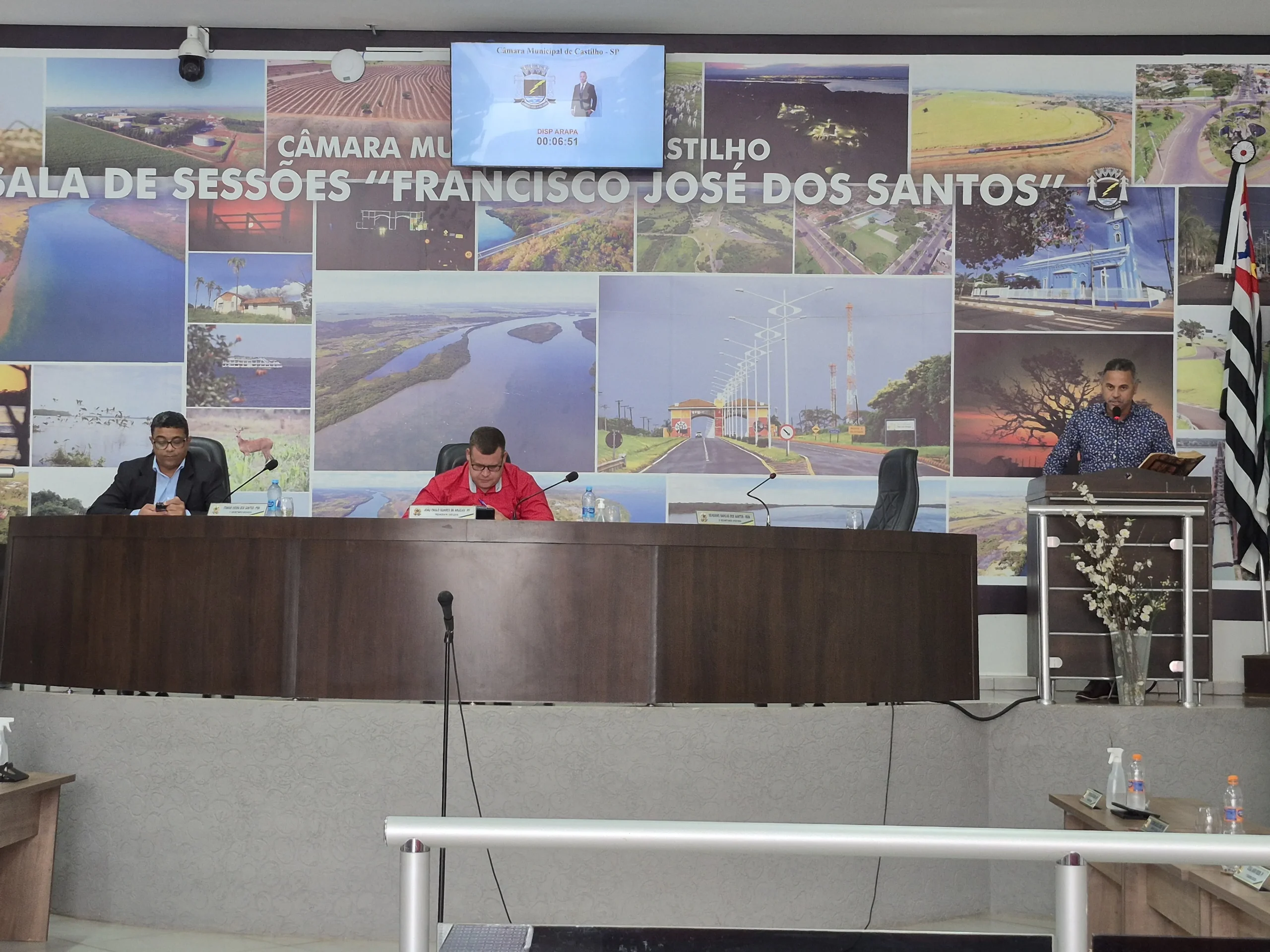 PRESIDENTE JOÃO PAULO ARAÚJO CONDUZ 4ª SESSÃO ORDINÁRIA COM PROJETOS APROVADOS