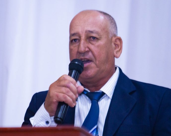 CASTILHO AVALIA FORNECIMENTO DE REMÉDIO PARA OBESIDADE