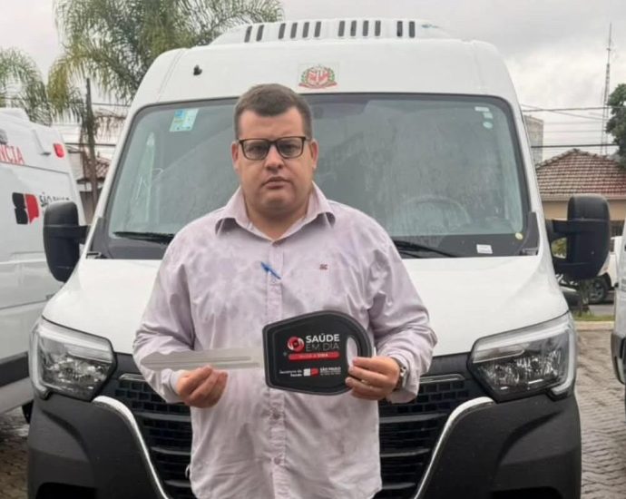 AMBUlÂNCIA 0 KM CHEGA A CASTILHO PARA REFORÇAR A SAÚDE