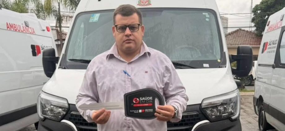 AMBUlÂNCIA 0 KM CHEGA A CASTILHO PARA REFORÇAR A SAÚDE