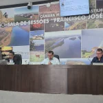 CÂMARA DE CASTILHO APROVA RETROESCAVADEIRA E EXPÕE QUEIXAS SOBRE ATENDIMENTO NO CAMPO