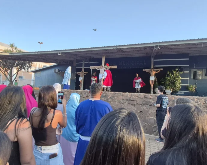 Paixão de Cristo em Castilho emociona fiéis em uma Sexta Feira da Paixão marcada por fé, silêncio e reflexão