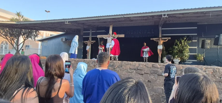 Paixão de Cristo em Castilho emociona fiéis em uma Sexta Feira da Paixão marcada por fé, silêncio e reflexão