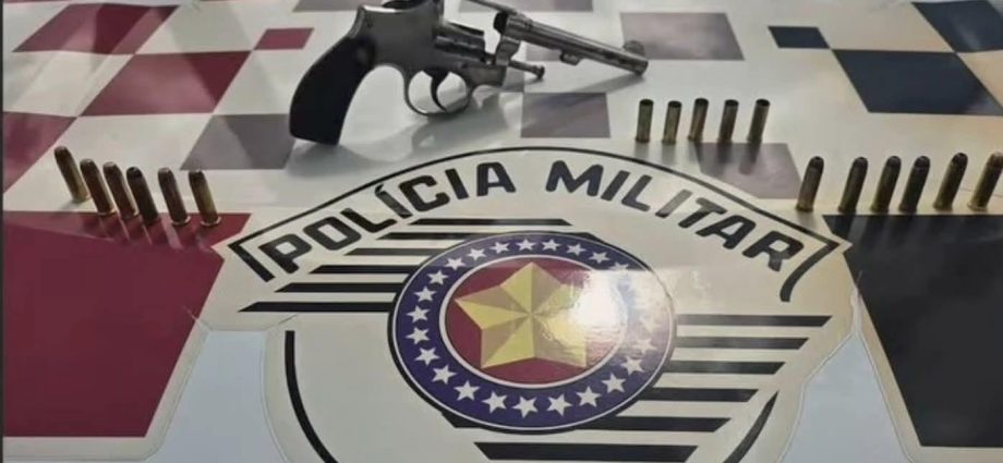 Homem é preso com revólver calibre 38 e munições em Castilho (SP)