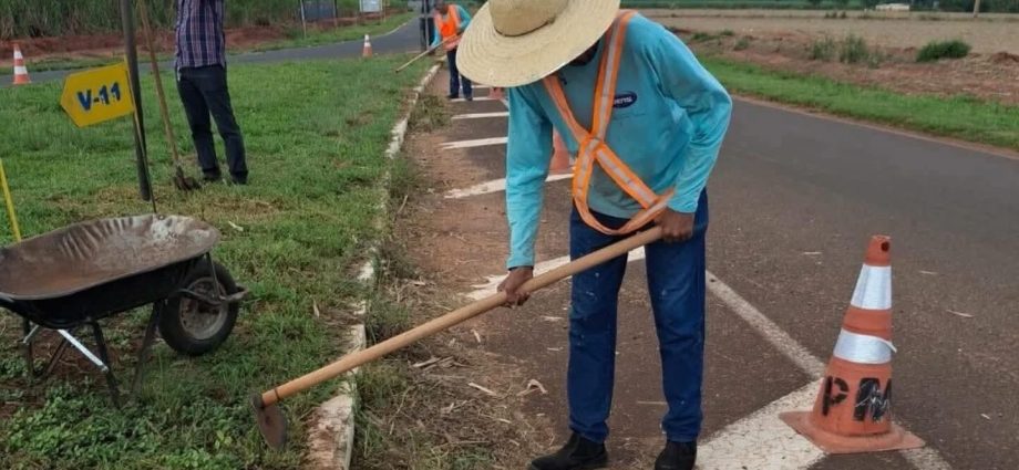Limpeza e Manutenção Urbana em Castilho: Ações na Rotatória da Antiga Usina Velha