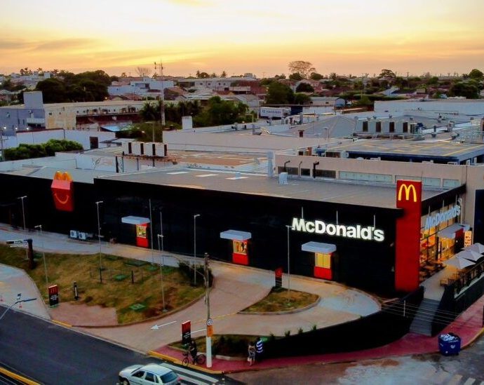 McDonald’s abre 8 vagas de emprego para atendente em Andradina; saiba como se candidatar