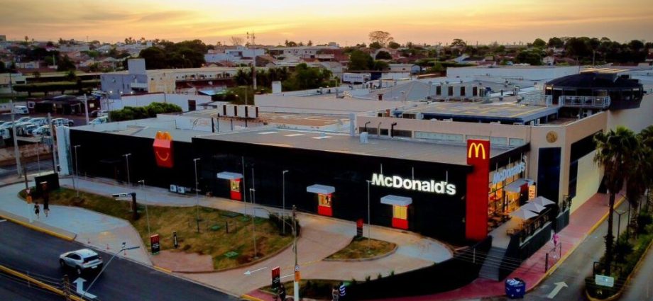 McDonald’s abre 8 vagas de emprego para atendente em Andradina; saiba como se candidatar