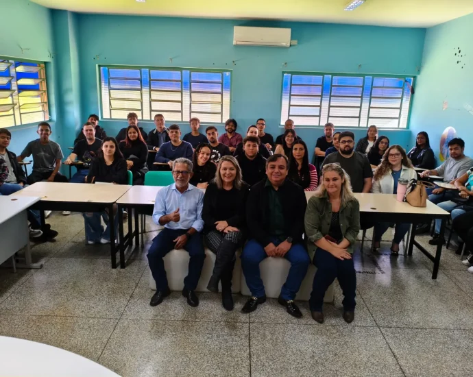 Prefeito de Castilho dá boas-vindas a novos servidores municipais