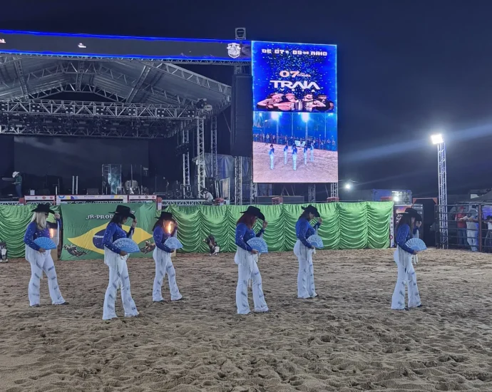 VÍDEO: Apresentação de dança abre programação da Festa do Peão em Castilho 2026