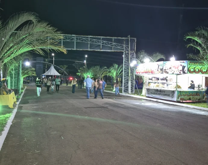 VÍDEO: Segundo dia da Festa do Peão em Castilho 2026 começa com portões abertos e público chegando ao recinto