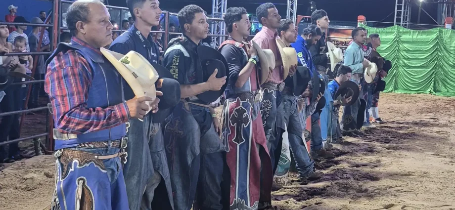 VÍDEO: Momento de fé emociona público na Festa do Peão em Castilho 2026