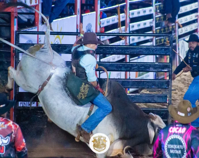 Filipe Mateus Clemente Ferreira é o Campeão da 30ª Festa do Peão em Castilho