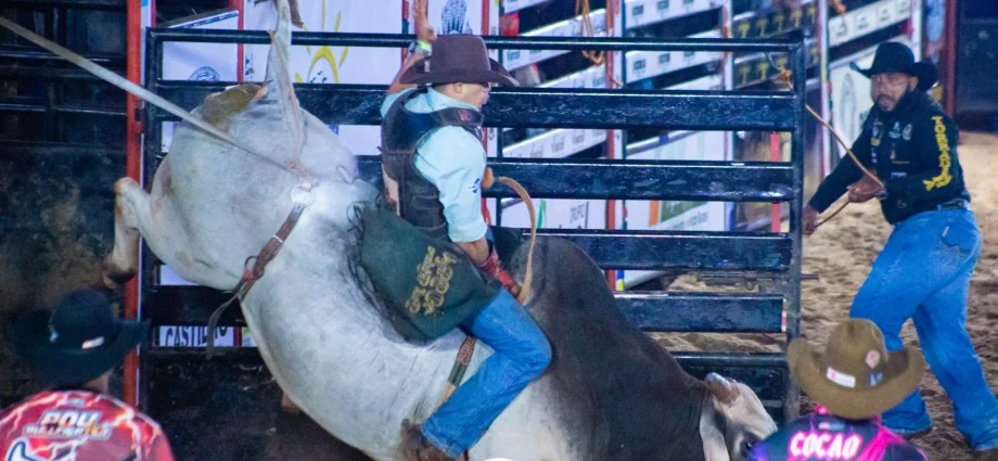 Filipe Mateus Clemente Ferreira é o Campeão da 30ª Festa do Peão em Castilho