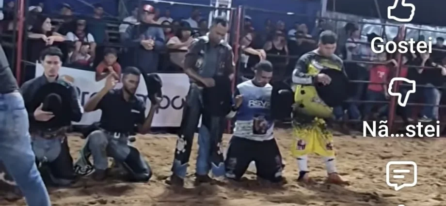 VÍDEO: Peões fazem oração antes das montarias na Festa do Peão em Castilho