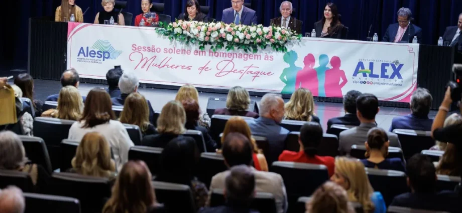 Mulheres que se destacam e influenciam as próximas gerações são homenageadas na Alesp