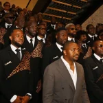 RD CONGO CHAMA ATENÇÃO COM LOOK AO CHEGAR NOS EUA PARA A COPA