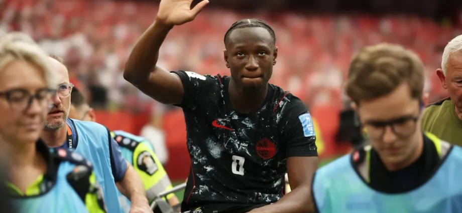 KONÉ FRATUROU TÍBIA E FÍBULA EM LANCE CHOCANTE NA COPA DO MUNDO
