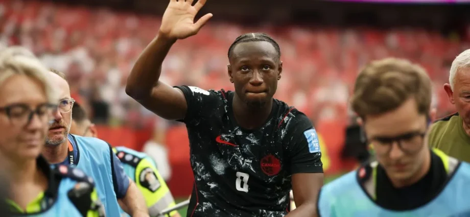 KONÉ AGRADECE APOIO NAS REDES E SE DESPEDE DA COPA APÓS FRATURA NA PERNA