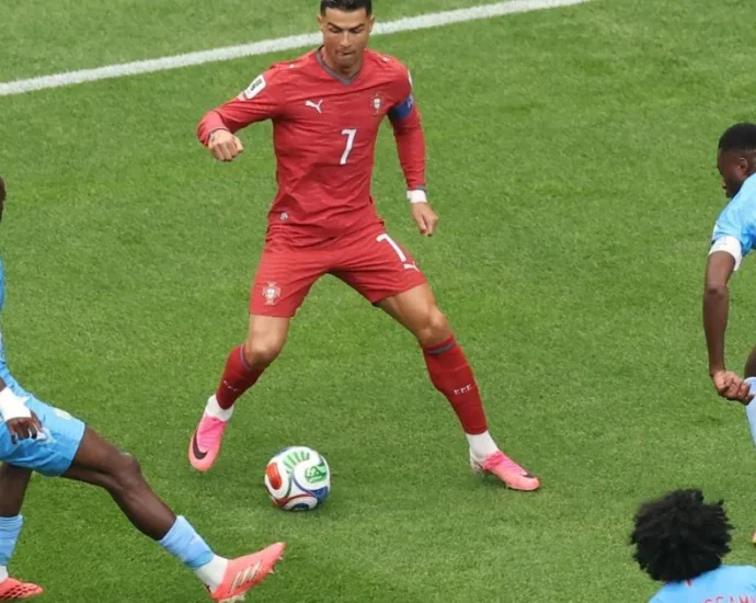 PORTUGAL IGNORA RUÍDOS EM MEIO À CRÍTICAS A CRISTIANO RONALDO, DIZ DIAS