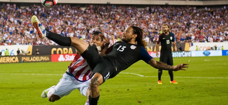 EUA LEVAM VANTAGEM EM CONFRONTOS COM O PARAGUAI NA COPA DO MUNDO