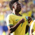 VINI JR. SE RECUSA A RESPONDER PERGUNTA EM ESPANHOL: