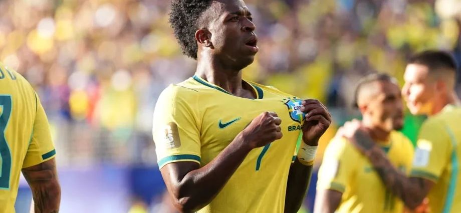 VINI JR. SE RECUSA A RESPONDER PERGUNTA EM ESPANHOL: