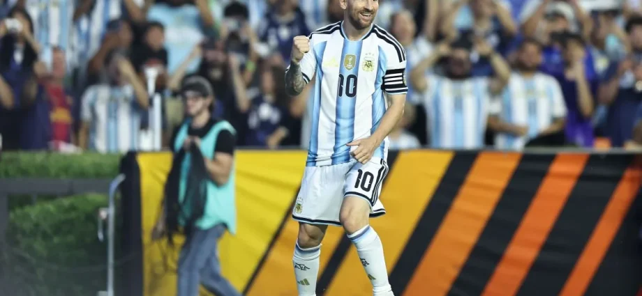 MESSI SE TORNA O PRIMEIRO HOMEM A JOGAR SEIS COPAS DO MUNDO