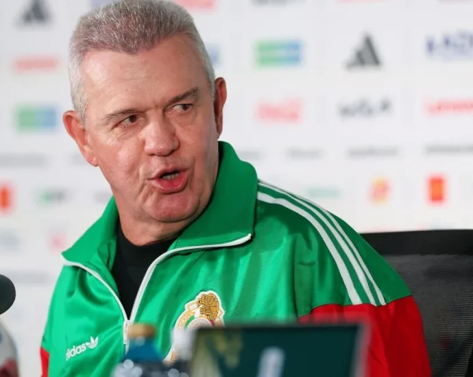 TÉCNICO DO MÉXICO FICA PERDIDO EM PERGUNTA DE REPÓRTER COREANA