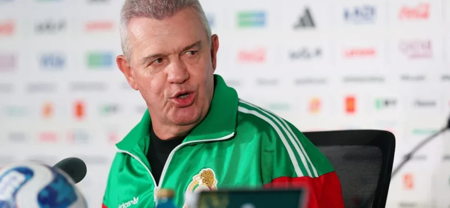 TÉCNICO DO MÉXICO FICA PERDIDO EM PERGUNTA DE REPÓRTER COREANA