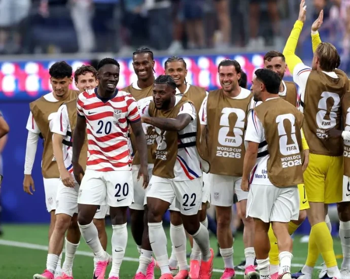 GOLS BRASILEIROS MARCAM ESTREIA DOS ESTADOS UNIDOS NA COPA