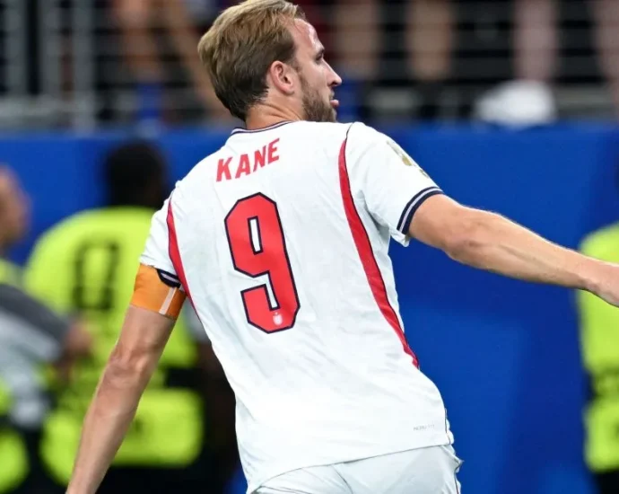 KANE REVELA BRONCA NO INTERVALO EM REAÇÃO INGLESA: MÉRITO DO TÉCNICO