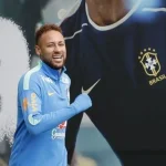 NEYMAR TREINA EM DIA DE JOGO E ACOMPANHARÁ A ESTREIA DA SELEÇÃO
