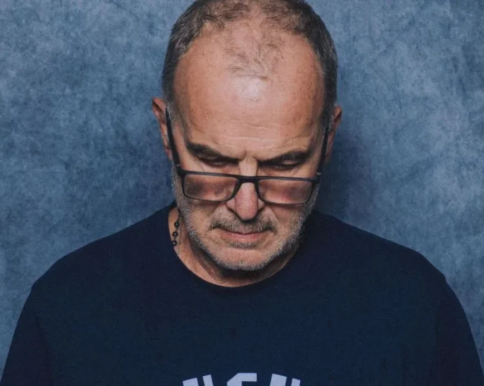 BIELSA EXPLICA REAÇÃO EM FOTOS OFICIAIS DA FIFA: