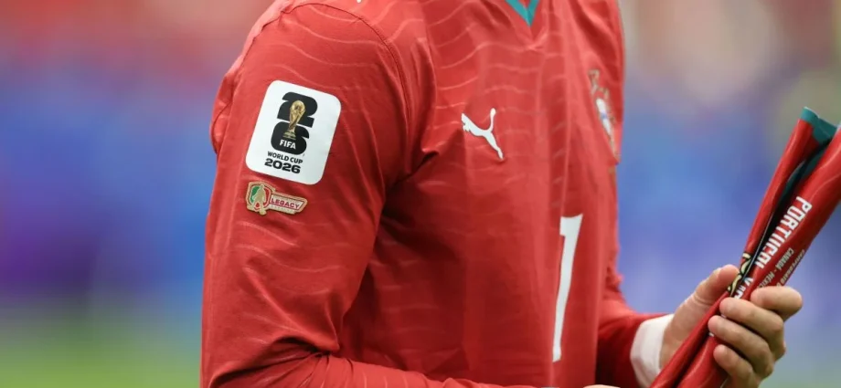CRISTIANO RONALDO UTILIZA PATCH ESPECIAL NA COPA DO MUNDO