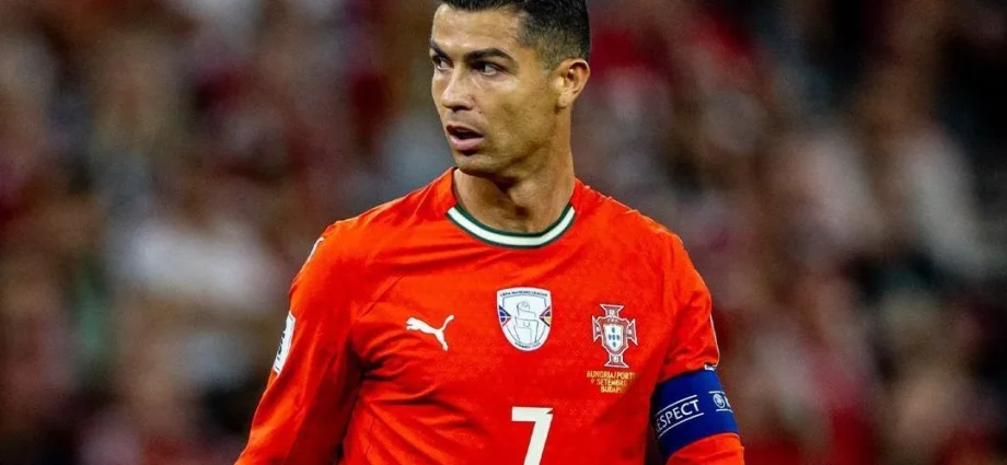 CRISTIANO RONALDO DISPUTA COPA COM COMPANHEIROS QUE ERAM CRIANÇAS