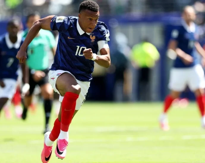 MBAPPÉ SUPERA PELÉ E IGUALA MESSI NA ARTILHARIA HISTÓRICA DA COPA DO MUNDO