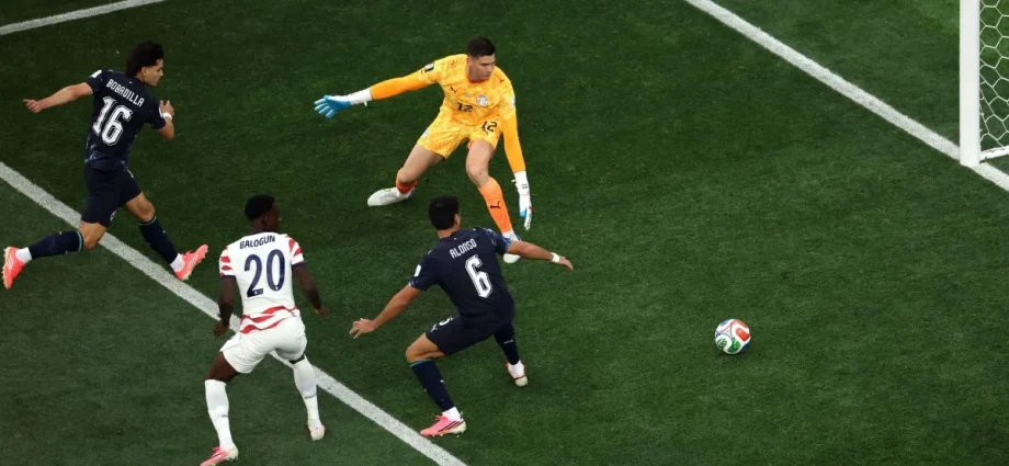 JOGADOR DO SÃO PAULO MARCA PRIMEIRO GOL CONTRA NA COPA DO MUNDO