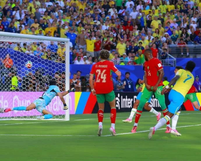 VINI JR. MARCA GOLAÇO, MAS BRASIL SÓ EMPATA COM MARROCOS NA ESTREIA DA COPA