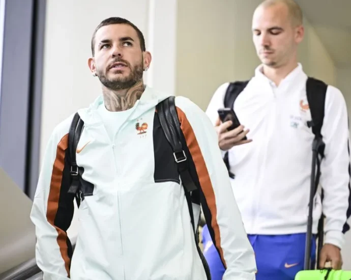 ZAGUEIRO VÊ FRANÇA PRONTA PARA ESTREIA NA COPA: “EQUIPE FANTÁSTICA”