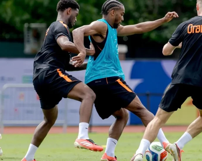 QUINTEN TIMBER SOFRE CONCUSSÃO E DESFALCA A HOLANDA NA COPA