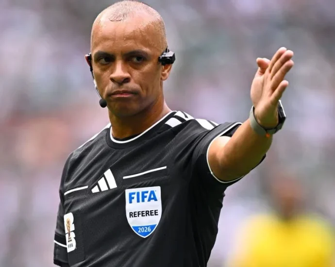 ÁRBITRO BRASILEIRO WILTON PEREIRA SAMPAIO APITA NORUEGA X SENEGAL