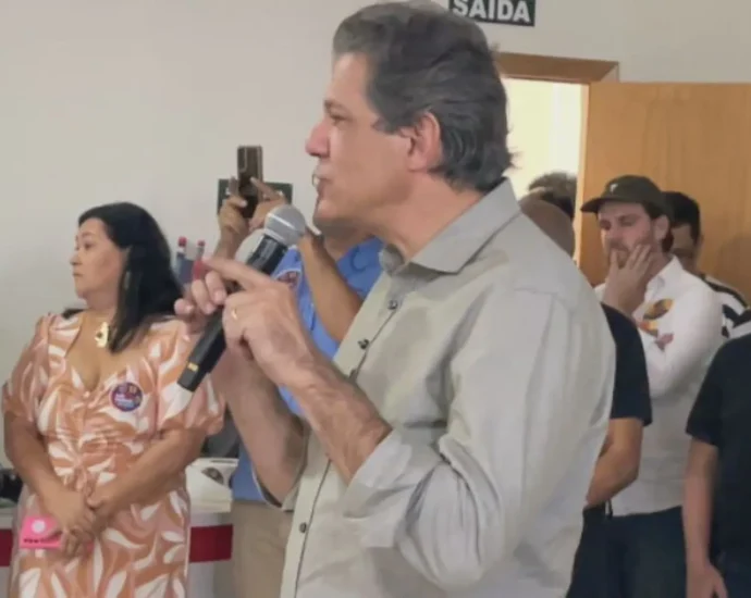 Haddad critica déficit orçamentário de SP durante campanha em Andradina